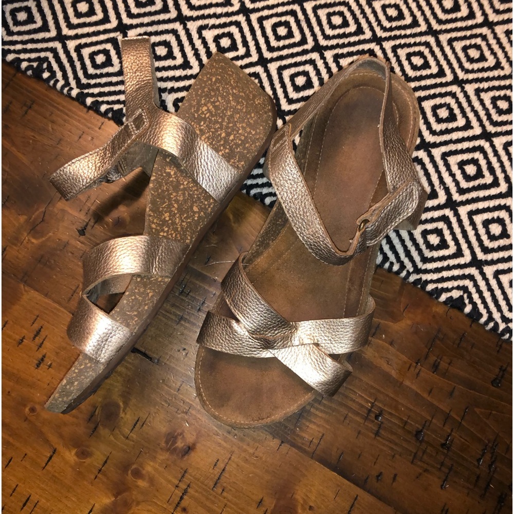 Gorgeous Clark’s wedge sandals